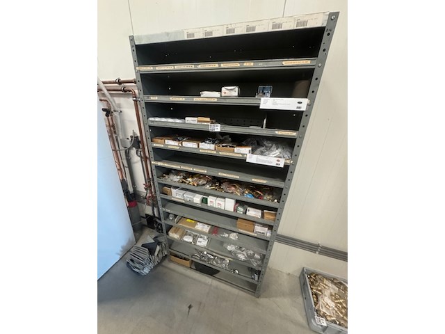 Gereedschap kast met installatiemateriaal - afbeelding 11 van  18