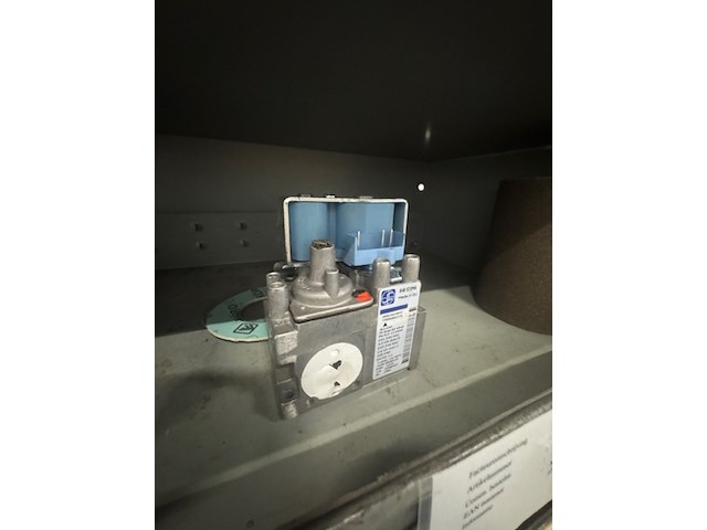 Gereedschap kast met installatiemateriaal - afbeelding 12 van  18