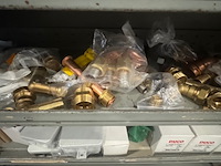 Gereedschap kast met installatiemateriaal - afbeelding 18 van  18