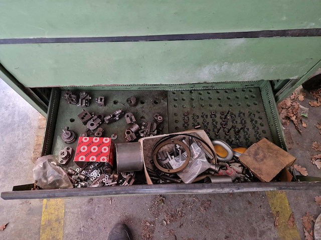 Gereedschapkast met gereedschappen - afbeelding 7 van  7