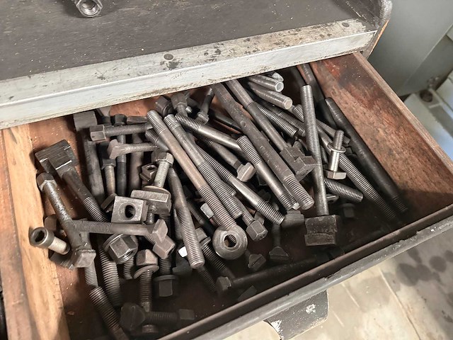 Gereedschapkast met opspangereedschap - afbeelding 4 van  7