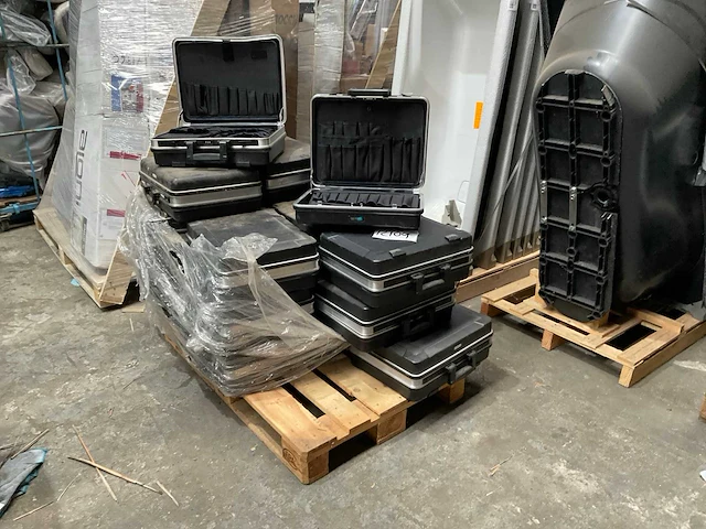 Gereedschapkoffers (16x) - afbeelding 1 van  10