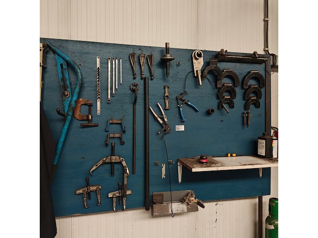 Gereedschapord met gereedschap - afbeelding 1 van  4
