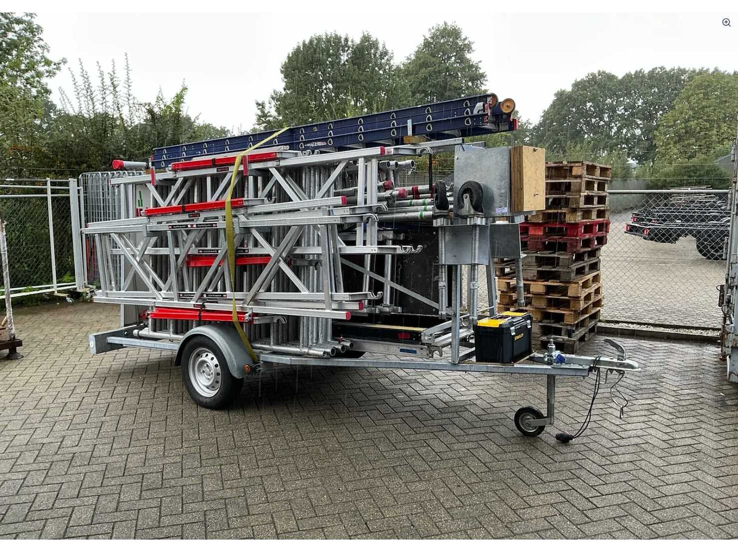 Gereedschappen en diversen afkomstig uit faillissement bouwmarkt oud-beierland