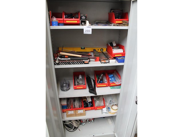 Gereedschappen in kast w.o. hamers, vijlen, zaagjes, sloten, duimstokken, blokhaken, boren, spanbanden, tap... - afbeelding 2 van  6
