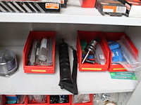 Gereedschappen in kast w.o. hamers, vijlen, zaagjes, sloten, duimstokken, blokhaken, boren, spanbanden, tap... - afbeelding 4 van  6