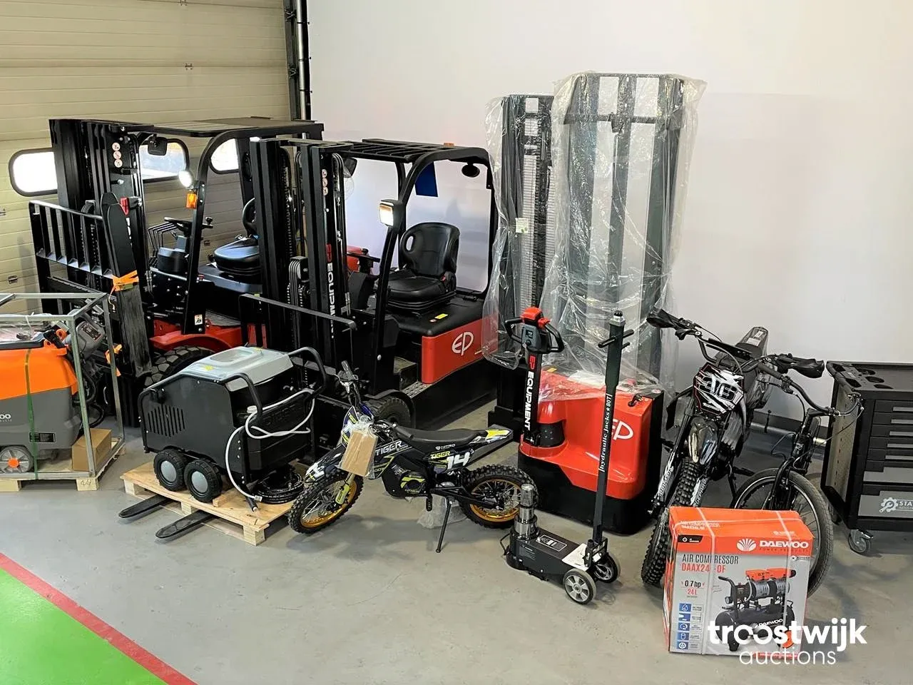 Gereedschappen, machines, schoonmaakmachines en intern transport materieel