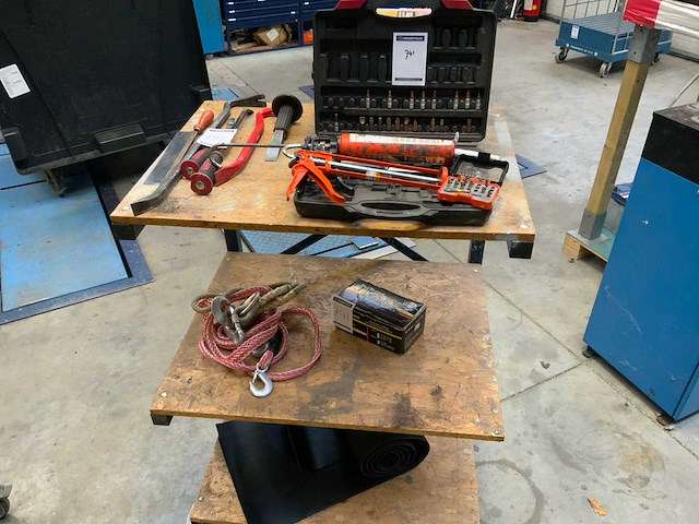 Gereedschappen met kar - afbeelding 1 van  6