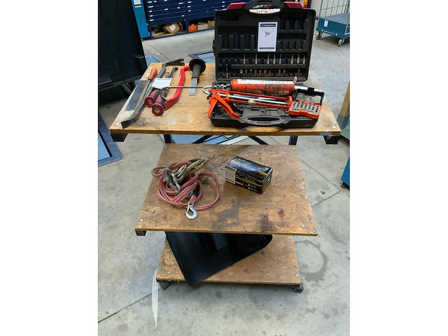 Gereedschappen met kar - afbeelding 2 van  6