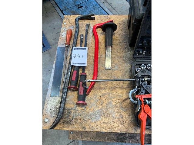 Gereedschappen met kar - afbeelding 3 van  6