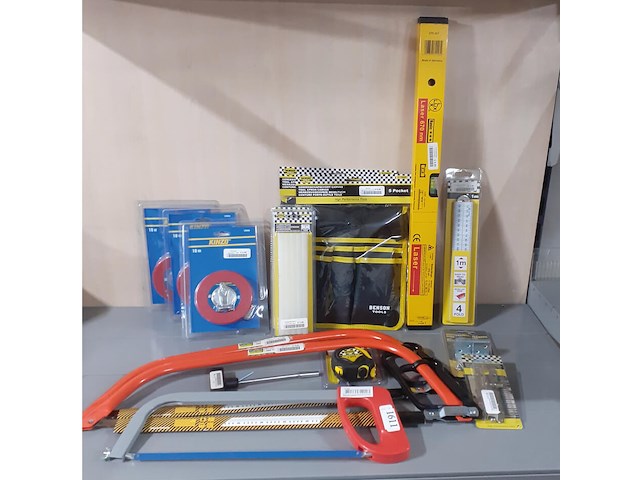 Gereedschapschorten, beugelzagen, rolmaten 10m, etc. (d1611) - afbeelding 1 van  3