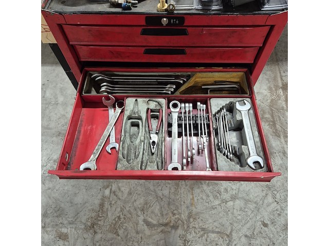 Gereedschapskar met inhoud en zuignappen, o.a tengtools - afbeelding 16 van  16