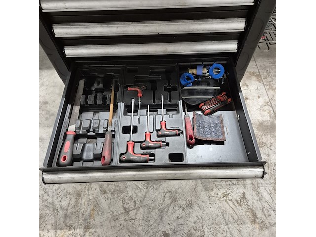 Gereedschapskar met inhoud, kastor - afbeelding 3 van  14