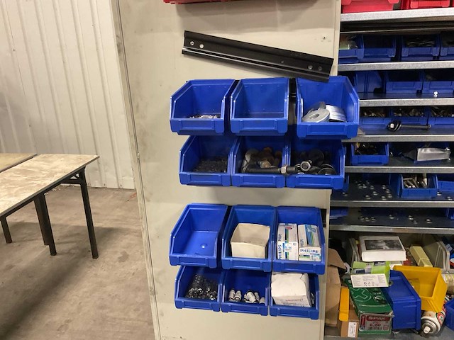 Gereedschapskast met inhoud - afbeelding 9 van  10