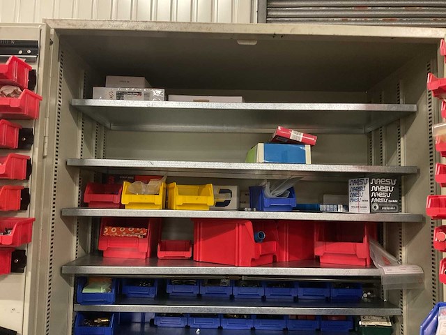 Gereedschapskast met inhoud - afbeelding 10 van  10
