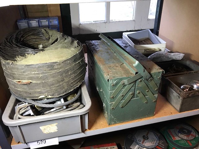 Gereedschapskist en divers - afbeelding 1 van  4