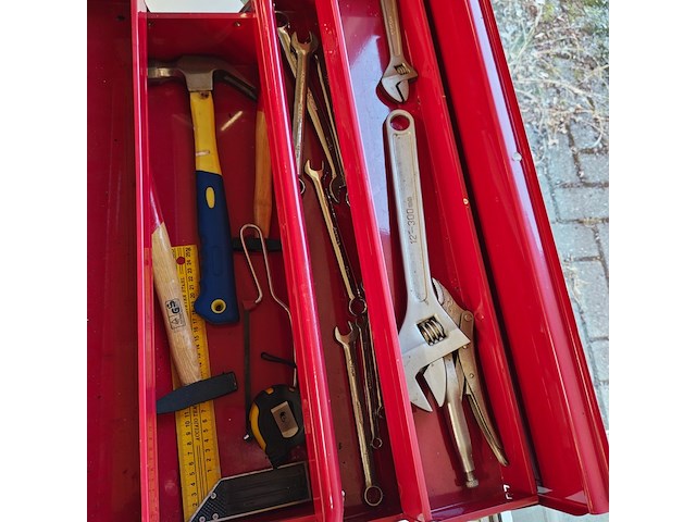 Gereedschapskist met gereedschap - afbeelding 3 van  4