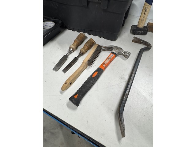 Gereedschapskist met handgereedschap - afbeelding 4 van  6