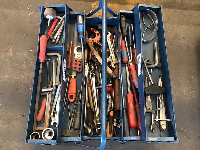 Gereedschapskist met inhoud - afbeelding 1 van  3