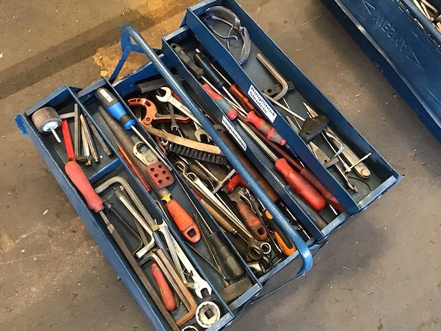 Gereedschapskist met inhoud - afbeelding 2 van  3