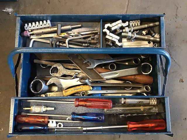 Gereedschapskist met inhoud - afbeelding 1 van  3