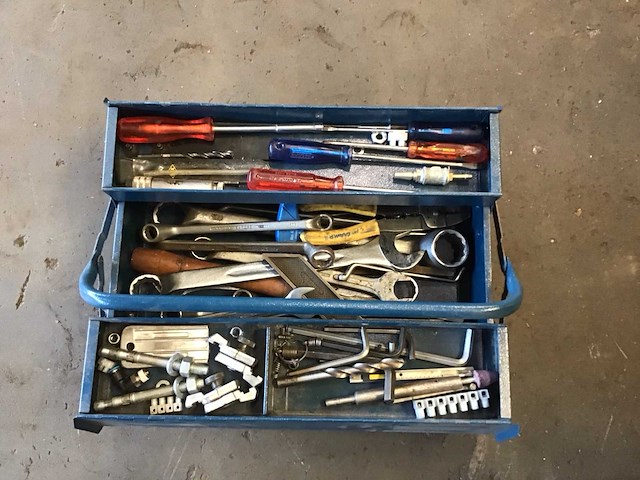 Gereedschapskist met inhoud - afbeelding 2 van  3