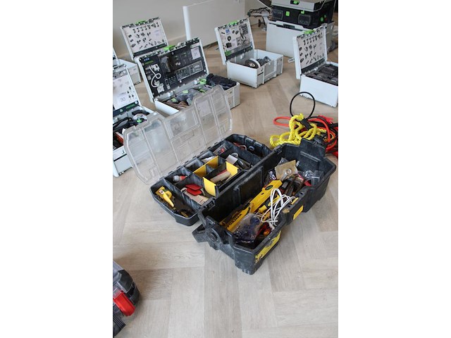 Gereedschapskist stanley met diverse handgereedschappen - afbeelding 2 van  4