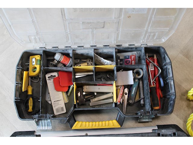 Gereedschapskist stanley met diverse handgereedschappen - afbeelding 3 van  4