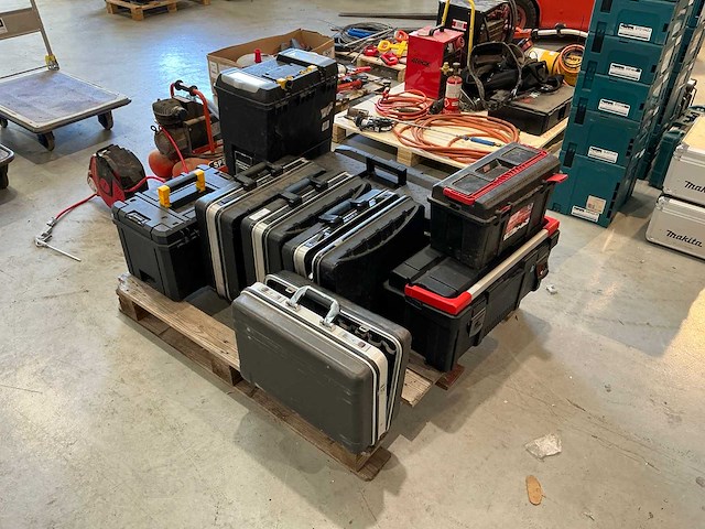 Gereedschapskoffer (9x) - afbeelding 1 van  20