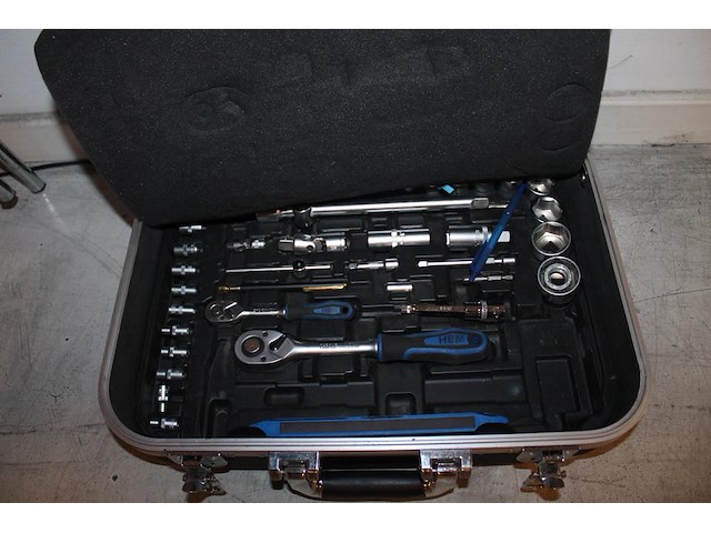 Gereedschapskoffer hbm met gereedschappen. - afbeelding 3 van  3