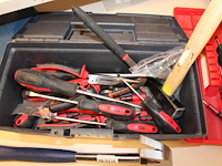 Gereedschapskoffer met diverse gereedschappen. - afbeelding 2 van  2