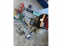 Gereedschapskoffer met gereedschap - afbeelding 1 van  7