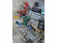 Gereedschapskoffer met gereedschap - afbeelding 2 van  7