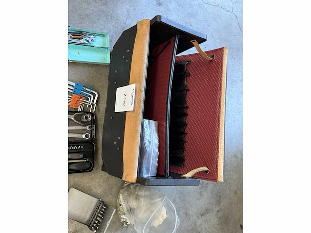 Gereedschapskoffer met gereedschap - afbeelding 4 van  7