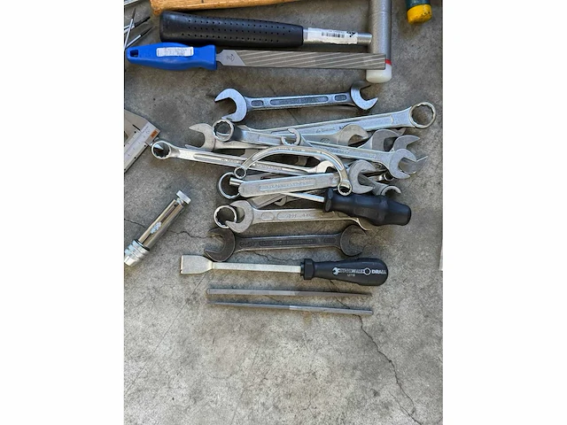 Gereedschapskoffer met gereedschap - afbeelding 7 van  7