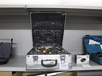 Gereedschapskoffer met inhoud w.o. waaronder schroevendraaiers, sleutels, doppen met ratel etc. - afbeelding 1 van  2