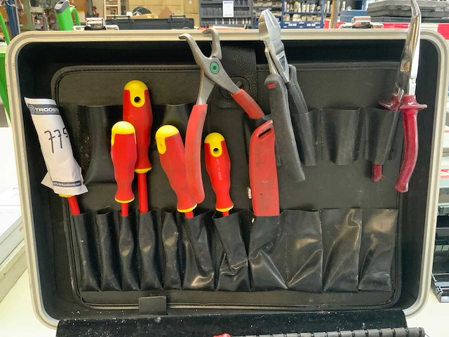 Gereedschapskoffer met inhoud - afbeelding 2 van  5