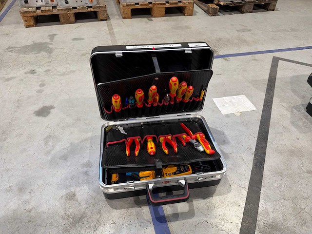 Gereedschapskoffer met inhoud - afbeelding 5 van  5