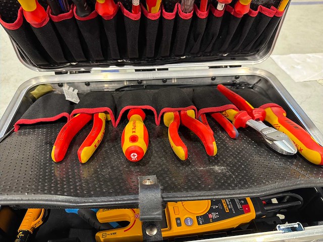 Gereedschapskoffer met inhoud - afbeelding 2 van  5