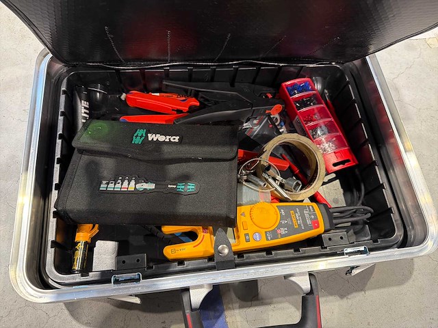 Gereedschapskoffer met inhoud - afbeelding 3 van  5