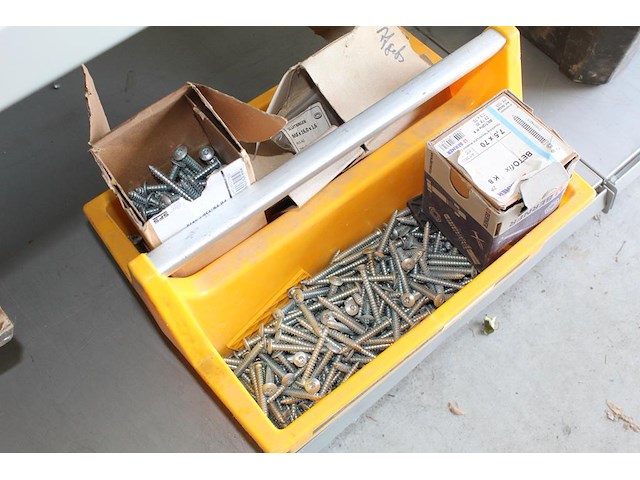 Gereedschapskoffer stanley met diverse gereedschappen w.o. sleutels, tangen en hamers. - afbeelding 2 van  2