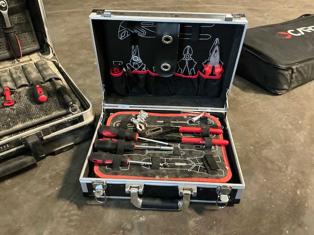 Gereedschapskoffers incl inhoud - afbeelding 2 van  7