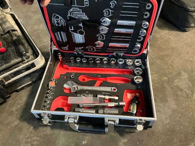 Gereedschapskoffers incl inhoud - afbeelding 3 van  7