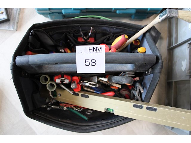Gereedschapstas festool gevuld met o.a. tangen, schroevendraaiers en inbussleutels. - afbeelding 3 van  3
