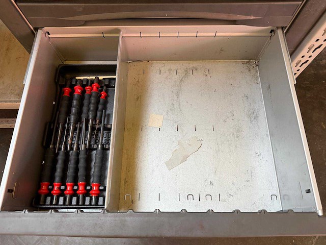 Gereedschapswagen en werkbank - afbeelding 9 van  22