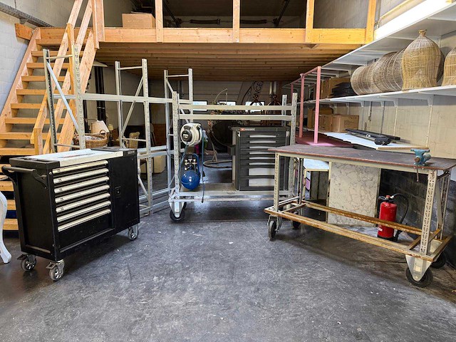 Gereedschapswagen en werkbank - afbeelding 21 van  22