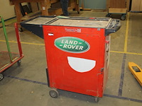 Gereedschapswagen facom met negen laden gevuld met diverse gereedschappen waaronder tangen, zagen, schroeve... - afbeelding 9 van  9