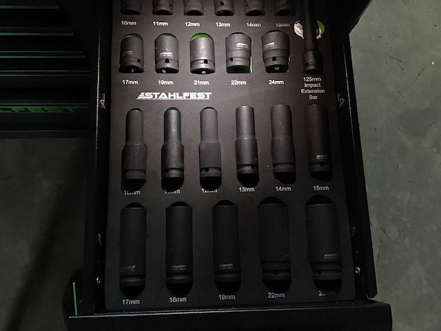 Gereedschapswagen gevuld - afbeelding 6 van  17