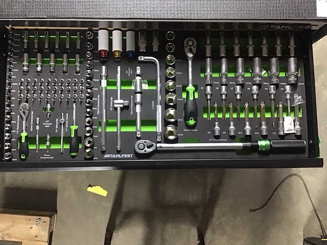 Gereedschapswagen gevuld - afbeelding 13 van  17