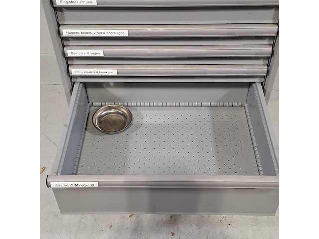 Gereedschapswagen met inhoud, lista - afbeelding 17 van  24